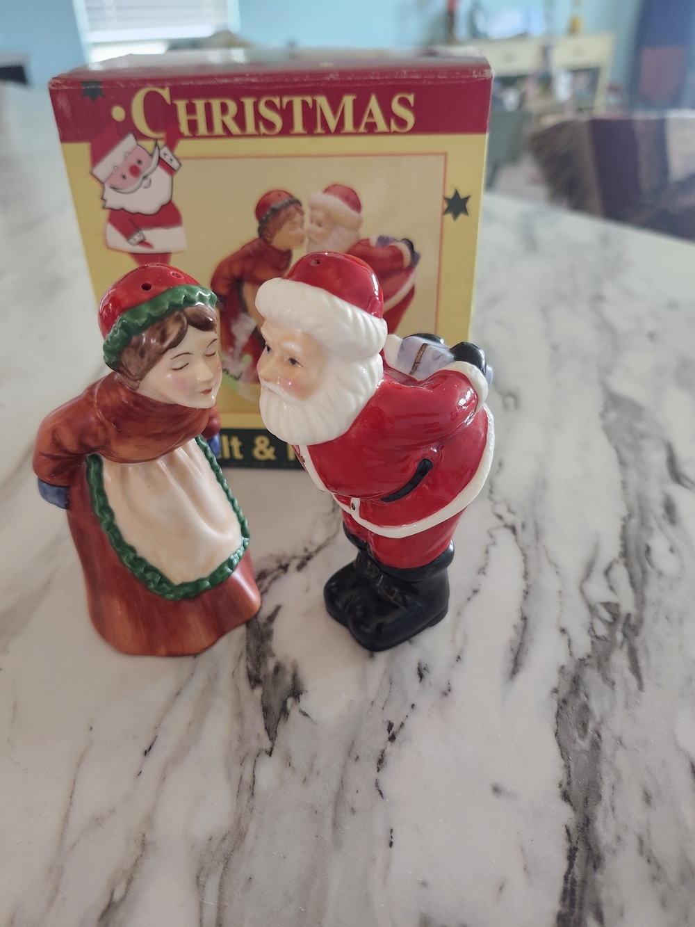 Vintage Santa & Mrs. Clause Ceramic Salt and Pepper Shakers